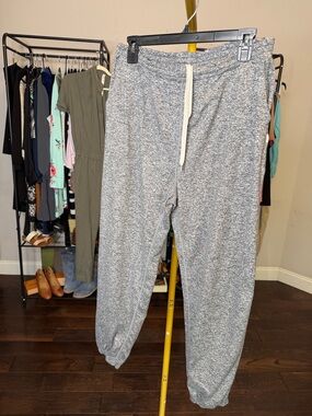 Vuori Heather Gray Knit Joggers